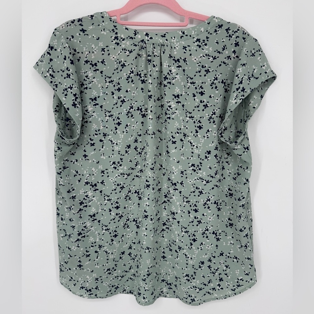 41 Hawthorn Women's Mint Green Floral Split V-Neck Cap Sleeve Blouse Size XL - Picture 2 of 5